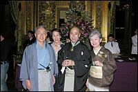 受勲後のパーティー会場で團十郎夫妻と共に